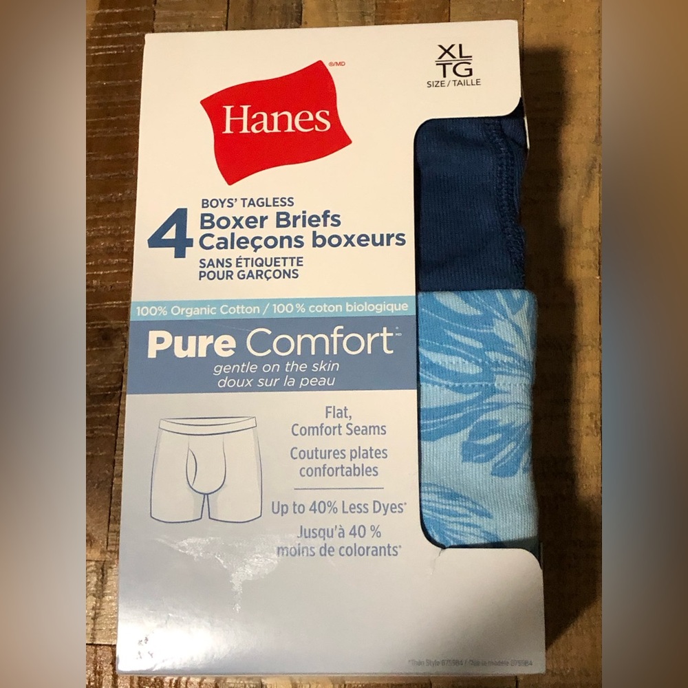 2 PACKAGES (4 in each)HANES BOYS TAGLESS BRIEFS
